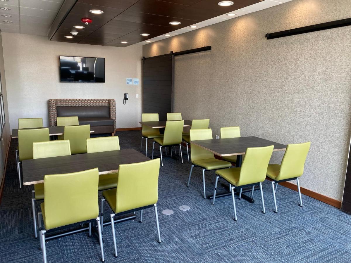 Holiday Inn Express & Suites - Michigan City By Ihg Екстериор снимка