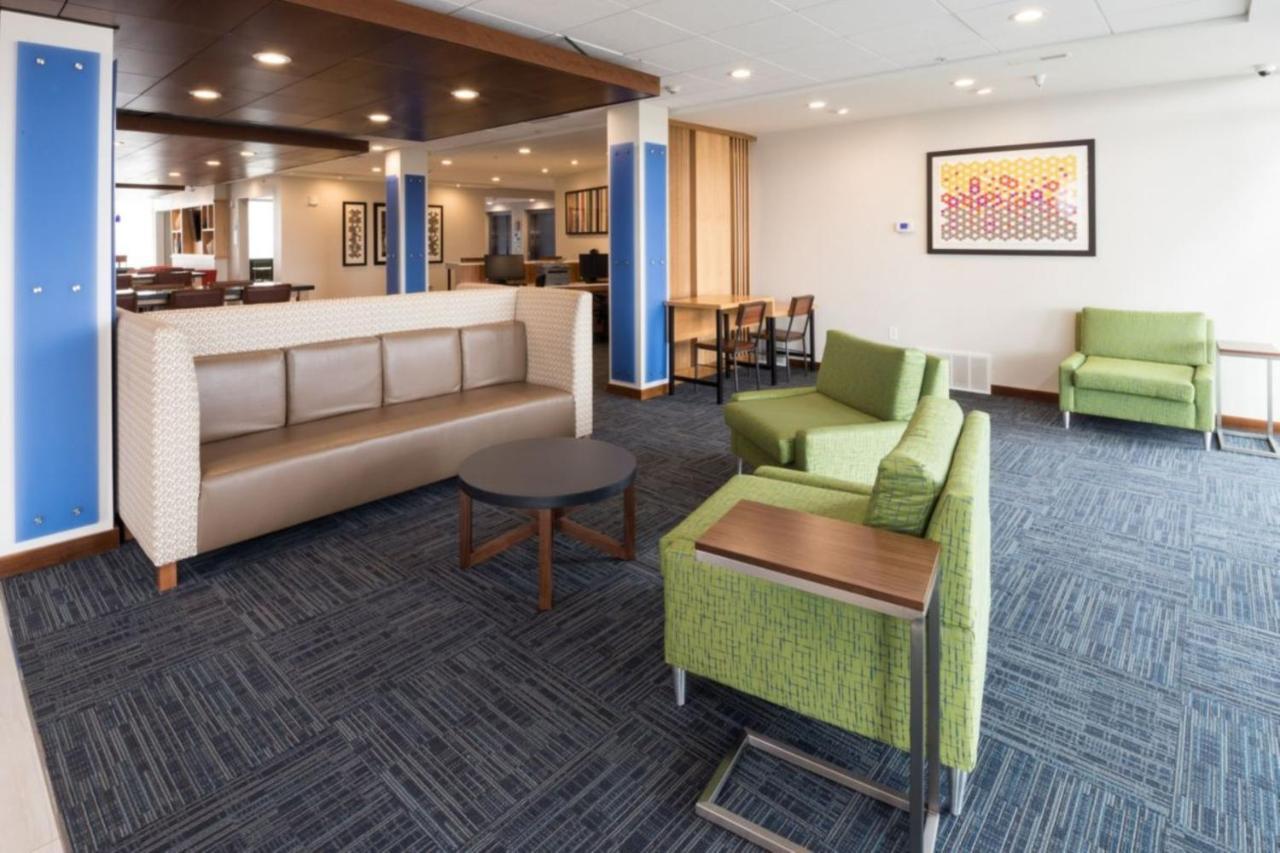 Holiday Inn Express & Suites - Michigan City By Ihg Екстериор снимка
