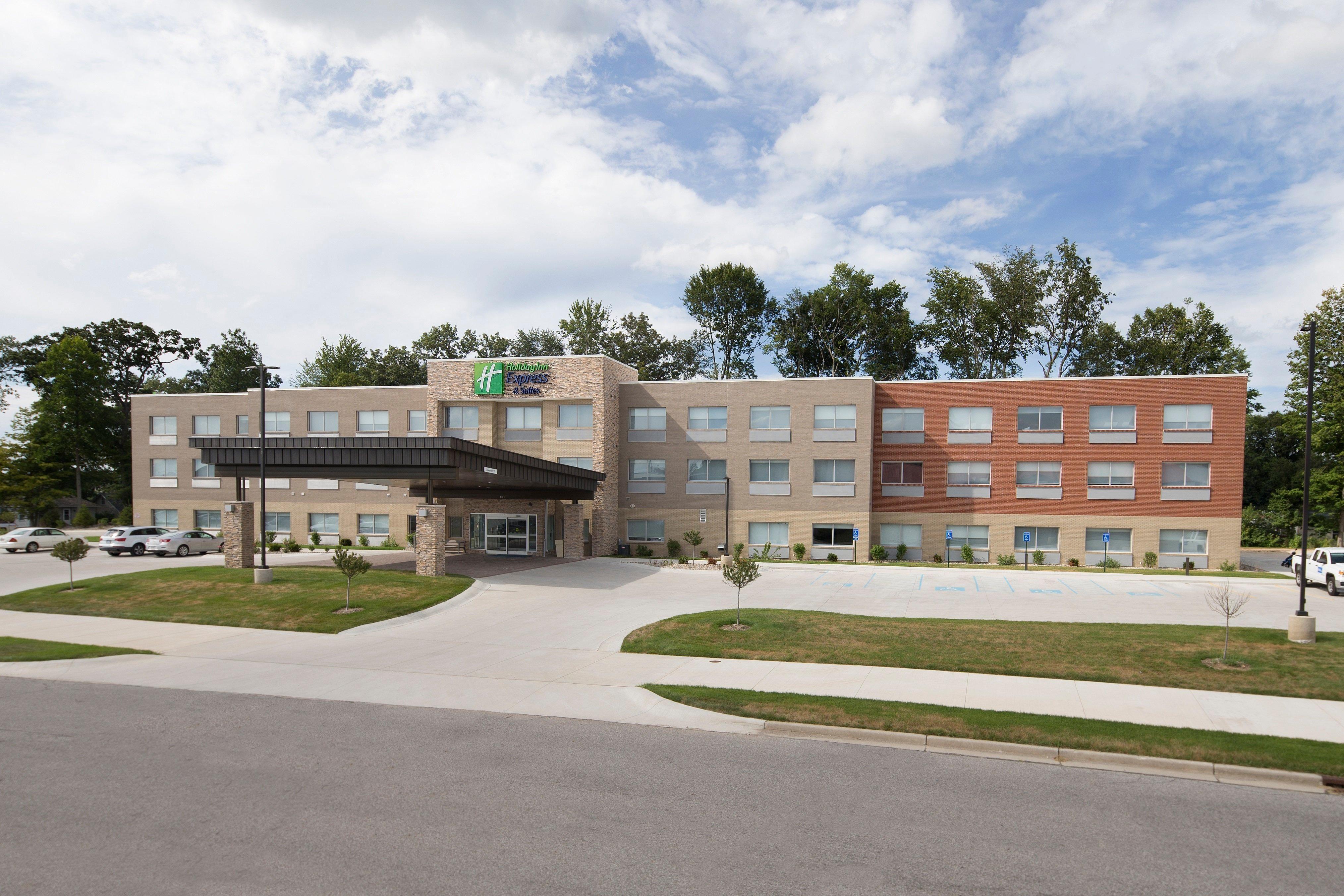 Holiday Inn Express & Suites - Michigan City By Ihg Екстериор снимка