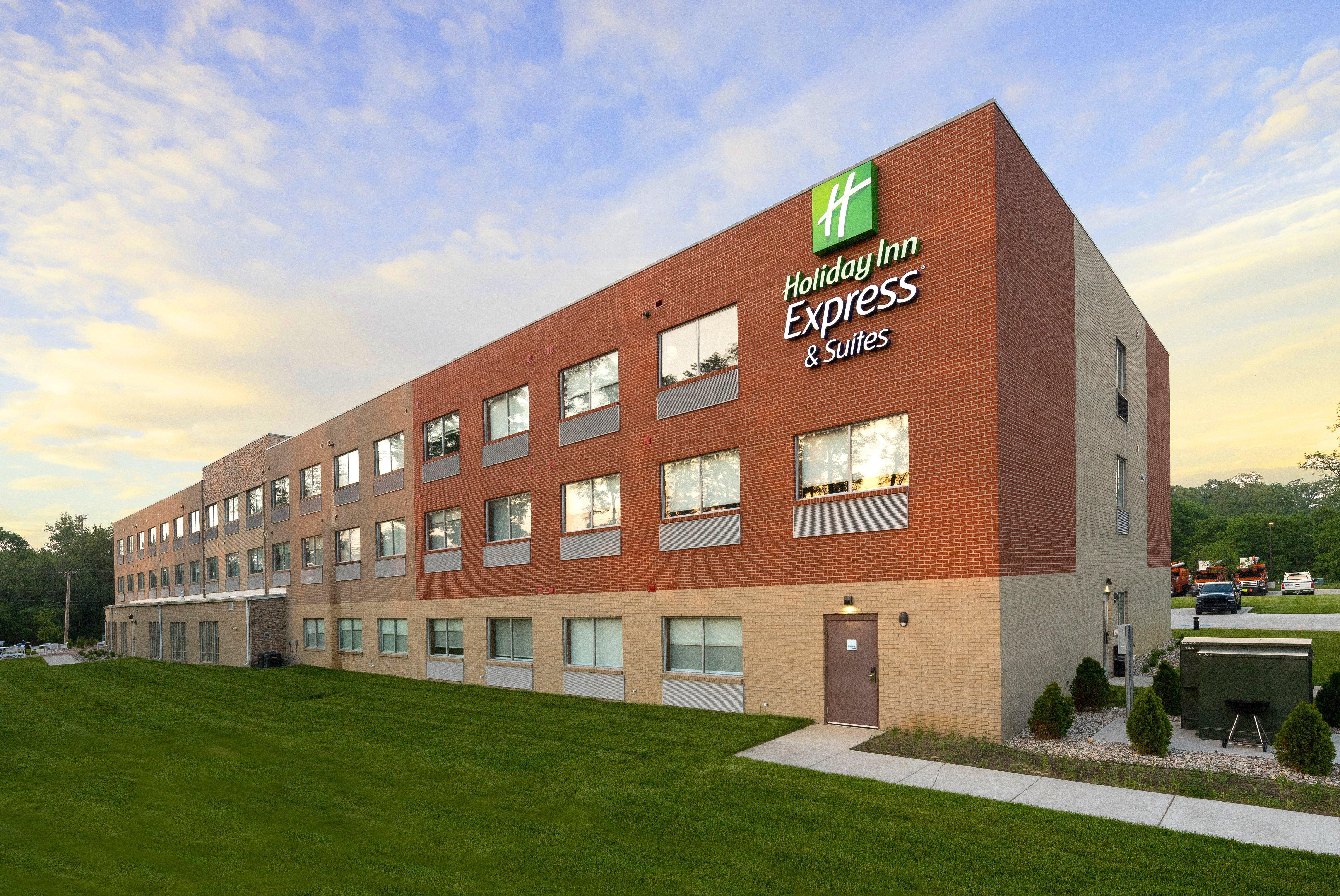 Holiday Inn Express & Suites - Michigan City By Ihg Екстериор снимка