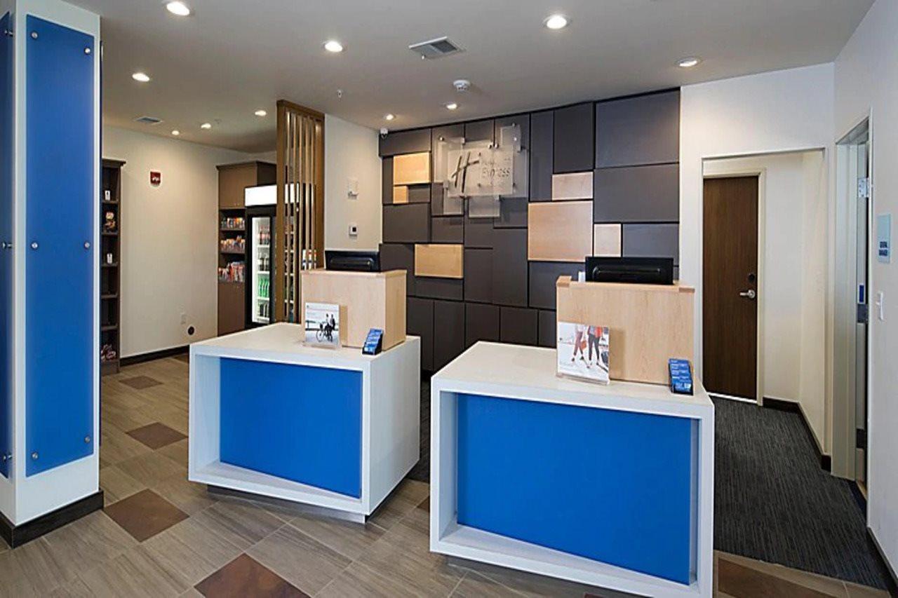 Holiday Inn Express & Suites - Michigan City By Ihg Екстериор снимка